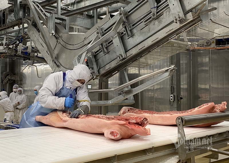 Thịt lợn ế ẩm cả năm, tiểu thương ngoài chợ đành phải giảm giá-1