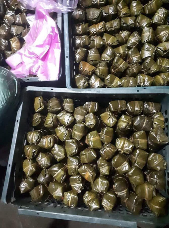 Người dân nhiều tỉnh thành chung tay gói hàng ngàn chiếc bánh chưng, bánh tét cứu trợ khúc ruột miền Trung-24