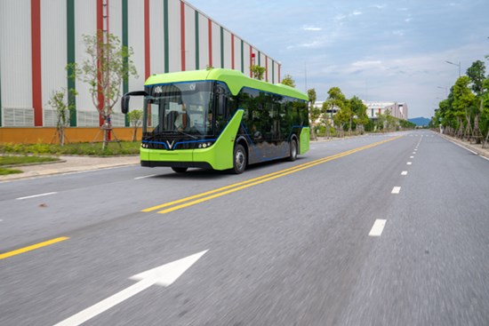 Chạy thử nghiệm xe buýt điện VinFast