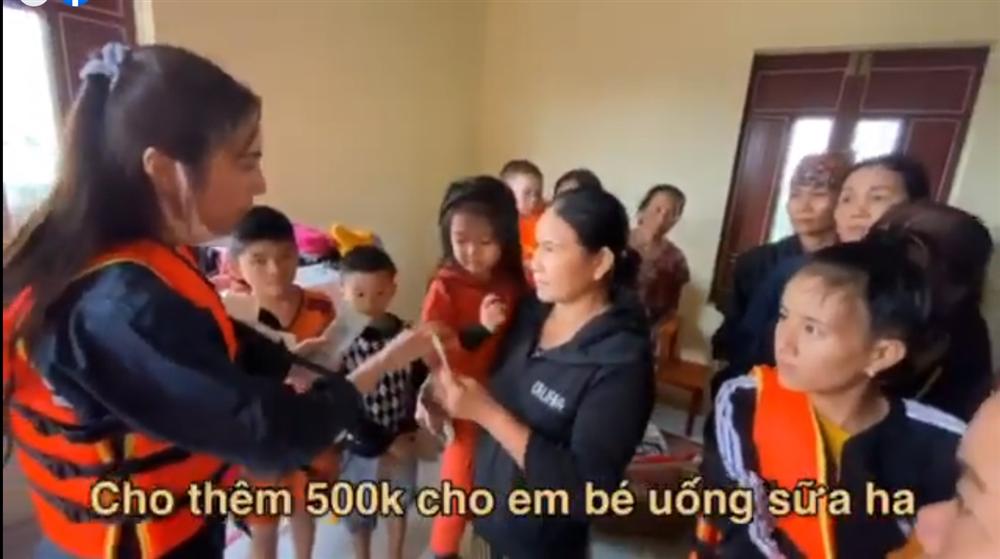 Thủy Tiên tuyên bố sau lũ ngoài xây lại nhà cho người dân còn xây thêm nhà tập thể đề phòng mưa bão-14