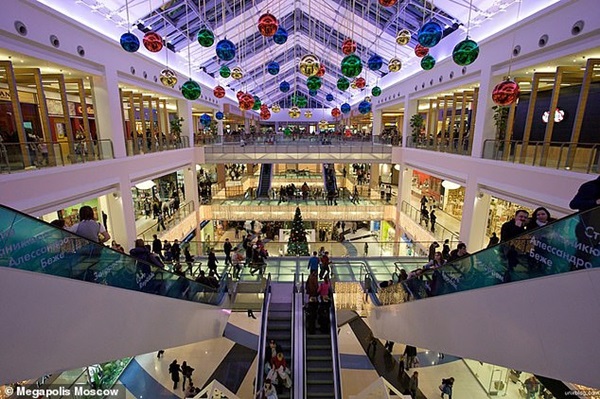 Để con nhỏ tự trông nhau để thử quần áo trong trung tâm thương mại, bà mẹ phải chứng kiến cảnh tượng ám ảnh cả đời-1