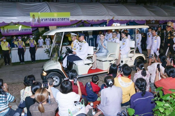 Hoàng quý phi Thái Lan nhận ân sủng mới từ nhà vua, phản ứng của Hoàng hậu Suthida nhận được nhiều sự chú ý-5