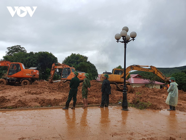 Truy thăng quân hàm cho các cán bộ, chiến sỹ Đoàn KTQP 337 hy sinh-1