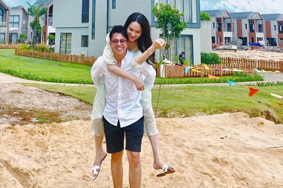 Matt Liu - Hương Giang thi nhau tung loạt ảnh hẹn hò dịp 20/10: Chàng cõng nàng tình tứ, còn gửi lời chúc ngọt tan chảy!