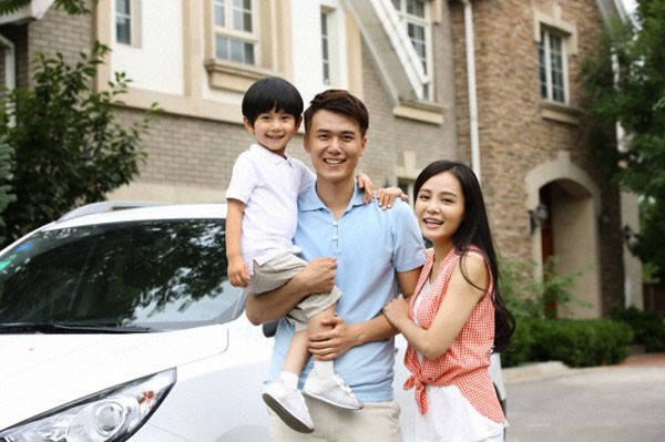 Tới nhà bố vợ chuyển nhà hộ, tôi sốc nhặt được thứ này từ thời con gái của em-1