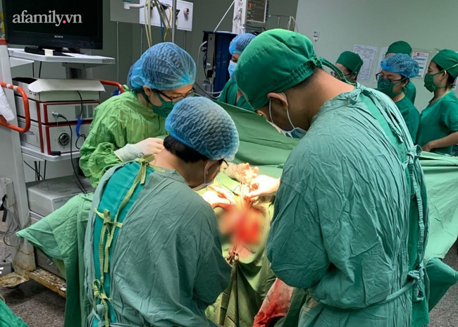 Bị sa sinh dục, không đi khám lại tự ý xông hơi nhiều lần dẫn đến bỏng loét, người phụ nữ phải đến viện cầu cứu-1