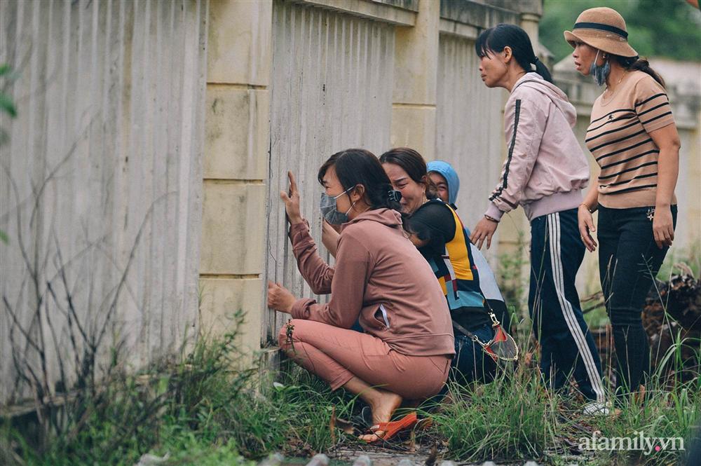 Quảng Trị và những vòng hoa tang, 20/10 đẫm lệ của những phụ nữ trong nước lụt miền Trung-2