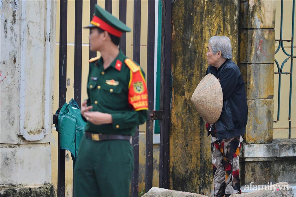 Quảng Trị và những vòng hoa tang, 20/10 đẫm lệ của những phụ nữ trong nước lụt miền Trung-6