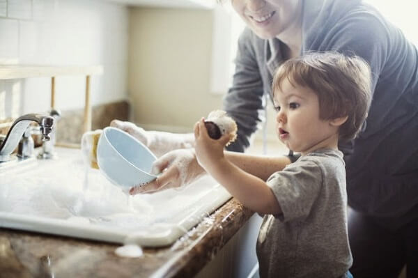 Những việc đơn giản giúp con sống trách nhiệm, cha mẹ lại nhàn tênh nhà nào cũng nên áp dụng-1
