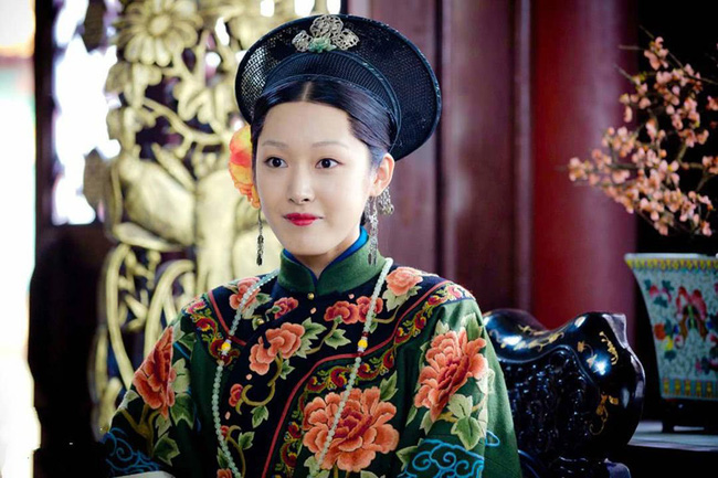 Chuyện về phi tần xuất thân thấp kém, may mắn được Hoàng đế Khang Hi sủng ái và hạ sinh một hoàng tử có dị tật nhưng có tài hơn người-1