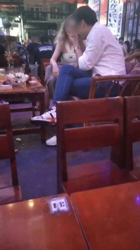 Biến căng tối ngày 20/10: Quản lý của nhiều nghệ sĩ nổi tiếng bị vợ tố cùng lúc ngoại tình người đẹp Ukraine và nữ đồng nghiệp-4