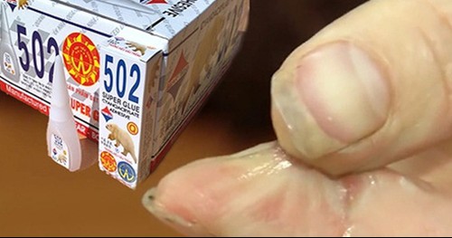Mẹo khắc phục sự cố chẳng may bị dính keo 502 vào ngón tay-1
