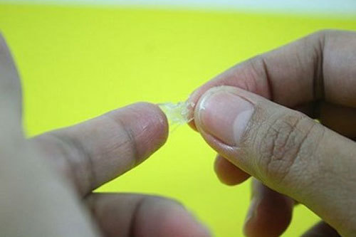 Mẹo khắc phục sự cố chẳng may bị dính keo 502 vào ngón tay-4