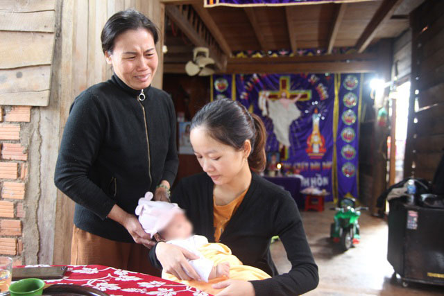 Vợ của nạn nhân tử vong ở thủy điện Rào Trăng bị kẻ gian lừa đảo 100 triệu đồng qua điện thoại: Em biết phải làm sao đây?-1