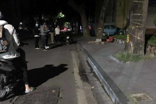 2 cô gái thương vong do điều khiển xe máy lao vào gốc cây, văng xa 100m lúc rạng sáng-1