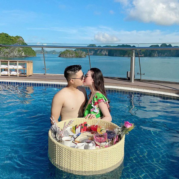 Cô dâu 200 cây vàng” lấy chồng sướng hơn tiên, 20/10 được tặng quà gì mà thích thế này?-6