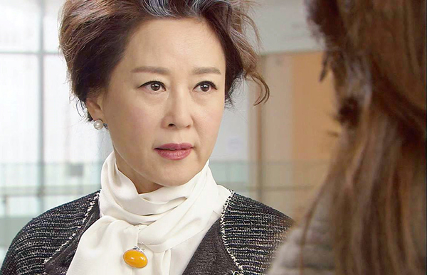 Than với mẹ chồng con trai vũ phu thì bà bảo phải thế nào nó mới đánh, tôi hỏi nhẹ lại câu này khiến bà im bặt-2