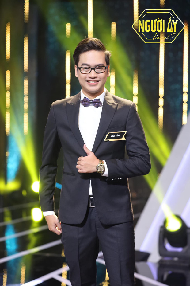 Bị vợ đánh ghen, tố ngoại tình vì clip hôn tay gái lạ - quản lý Hoài Lâm giải thích: Tôi nhớ là có thể đang ngửi một cái gì đấy-1