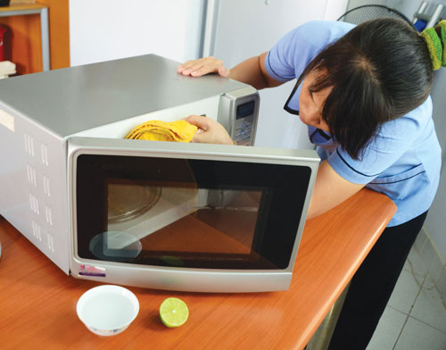 Lò vi sóng kêu to gây khó chịu: Nguyên nhân có thể rất đơn giản, áp dụng ngay biện pháp dưới đây để khắc phục-3