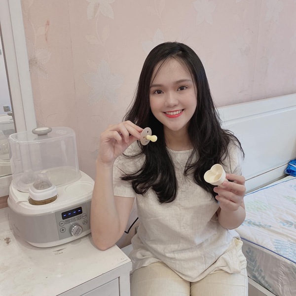 Bầu phát tướng to gấp đôi, vợ Duy Mạnh sau sinh 1,5 tháng gầy rộc, chồng bế bổng trên tay-7