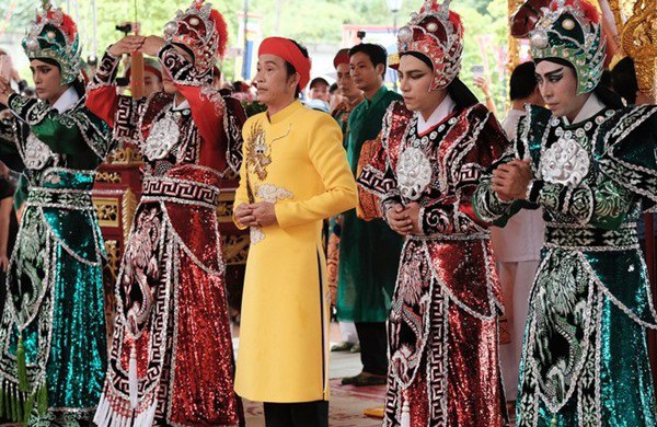 NSƯT Hoài Linh cả năm không đi diễn chỉ ở nhà thờ tổ, giờ nhìn thành quả mới bất ngờ-16