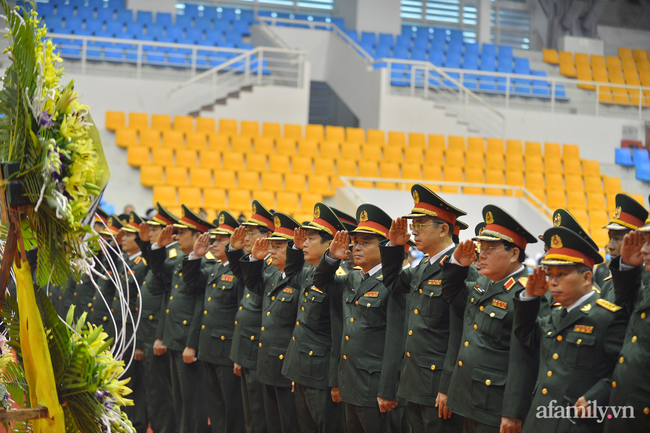 Tang lễ đẫm nước mắt của 22 quân nhân Sư đoàn 337 hy sinh do núi sạt lở, người thân và đồng đội khóc nghẹn trong đau đớn-39