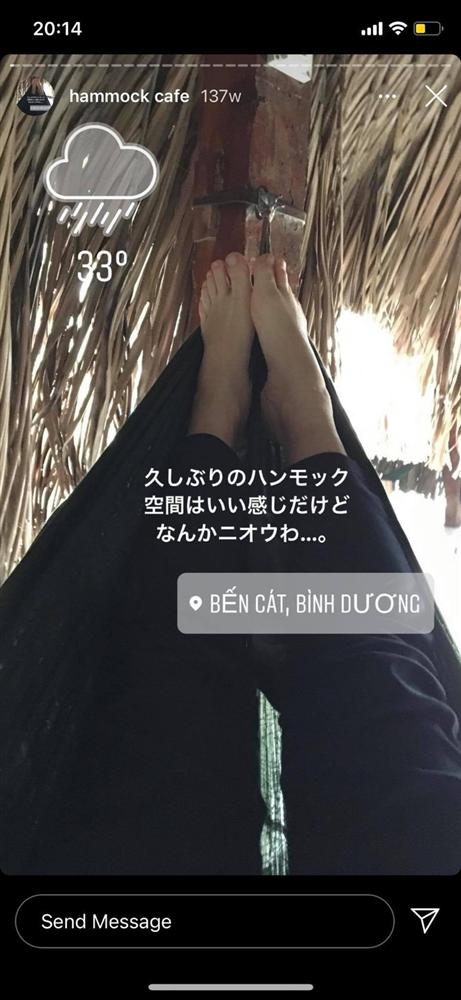 Cô nàng người Nhật Bản khiến dân mạng cười nắc nẻ vì loạt ảnh review võng Việt Nam, bất chấp tất cả để thảnh thơi trên vật dụng huyền thoại này-1