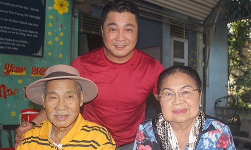 Lý Hùng: Trước khi qua đời, cha hôn từng người con-1