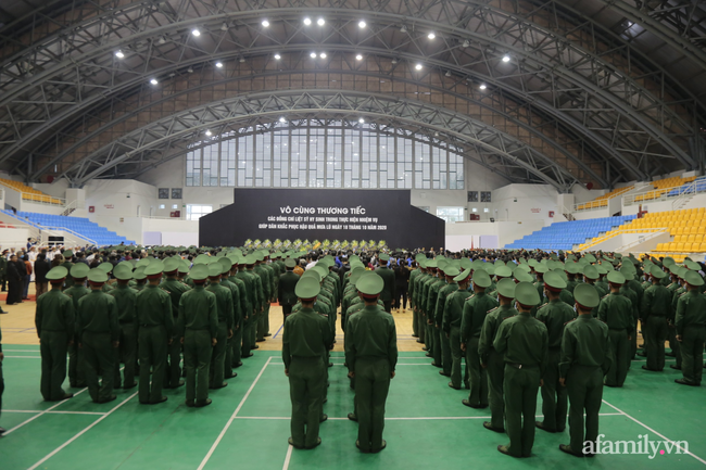 Tang lễ đẫm nước mắt của 22 quân nhân Sư đoàn 337 hy sinh do núi sạt lở, người thân và đồng đội khóc nghẹn trong đau đớn-24