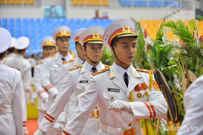 Tang lễ đẫm nước mắt của 22 quân nhân Sư đoàn 337 hy sinh do núi sạt lở, người thân và đồng đội khóc nghẹn trong đau đớn-27