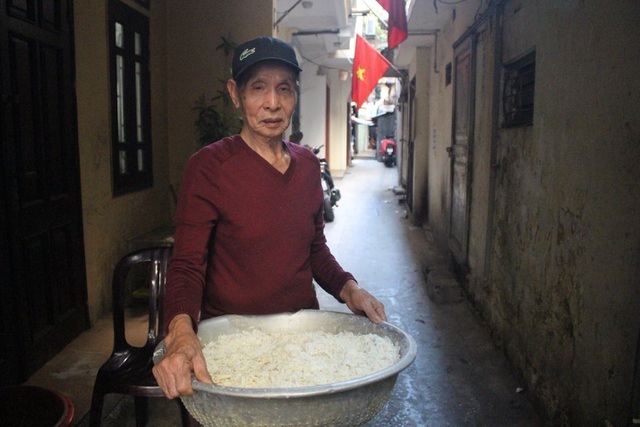 Kỳ lạ món ăn độn nhà nghèo thời bao cấp, thành đặc sản xếp hàng ở Hà Nội-3