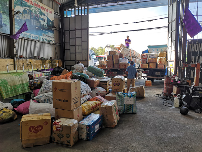 Hơn 50 chiếc ca nô, xuồng máy được các mạnh thường quân ủng hộ từ Quảng Ninh đã vào tới miền Trung, sẵn sàng cứu trợ người dân vùng lũ-3