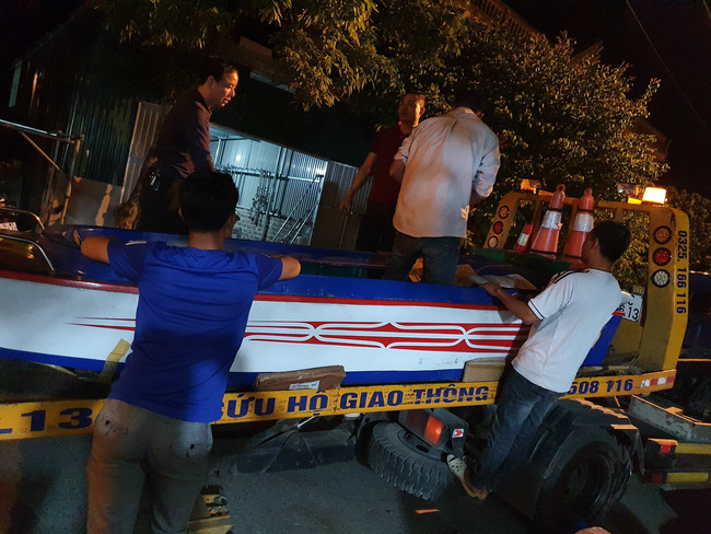 Hơn 50 chiếc ca nô, xuồng máy được các mạnh thường quân ủng hộ từ Quảng Ninh đã vào tới miền Trung, sẵn sàng cứu trợ người dân vùng lũ-6