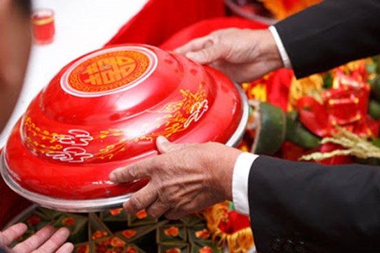Chú rể lặng người phát hiện bí mật của cô dâu trong ngày cưới