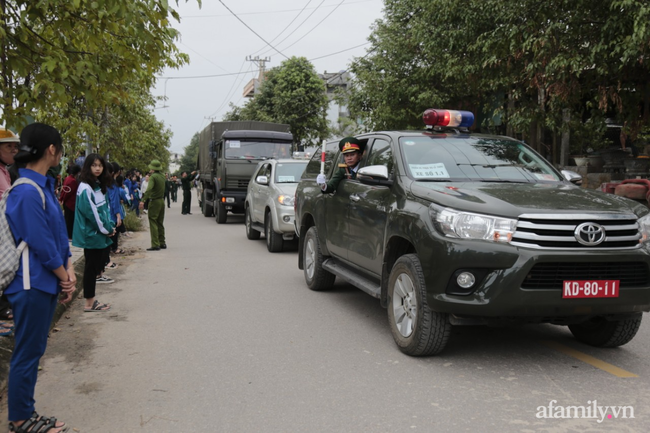 Tang lễ đẫm nước mắt của 22 quân nhân Sư đoàn 337 hy sinh do núi sạt lở, người thân và đồng đội khóc nghẹn trong đau đớn-7