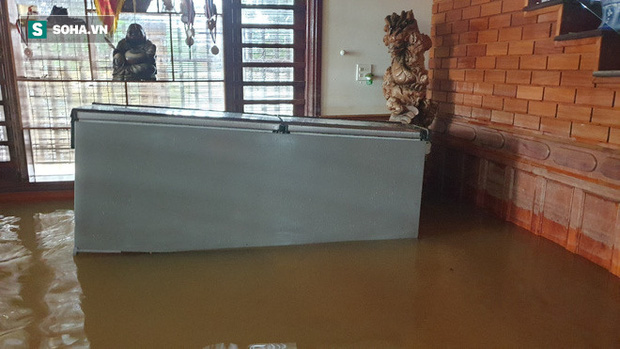 Sự thật rớt nước mắt bên trong những ngôi nhà lầu, nhà giàu giữa rốn lũ Quảng Bình-5