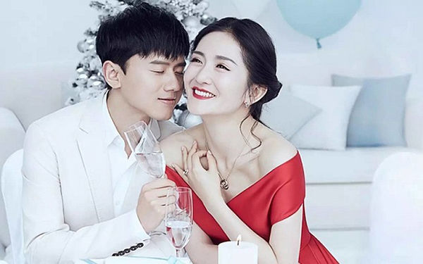 Dốc hết tháng lương mời đồng nghiệp đi quẩy sinh nhật nhưng 1h sáng về thì nghẹn ngào nhìn vợ-1