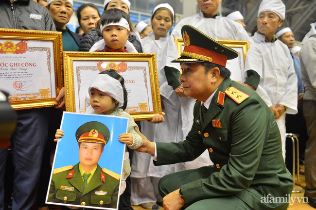 Lời chào tiễn biệt đầy bi tráng của nhà binh: Đồng đội ơi an nghỉ nhé, sứ mệnh người lính chúng tôi sẽ thay anh hoàn thành-4