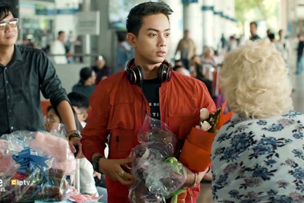 Nhã Phương lộ nhan sắc thật bên ông xã Trường Giang, nhìn xuống bàn tay còn hết hồn hơn-6