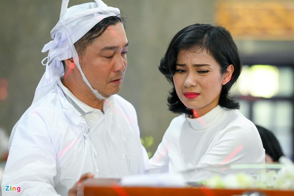 Việt Trinh, Giáng My khóc trong tang lễ NSND Lý Huỳnh-4