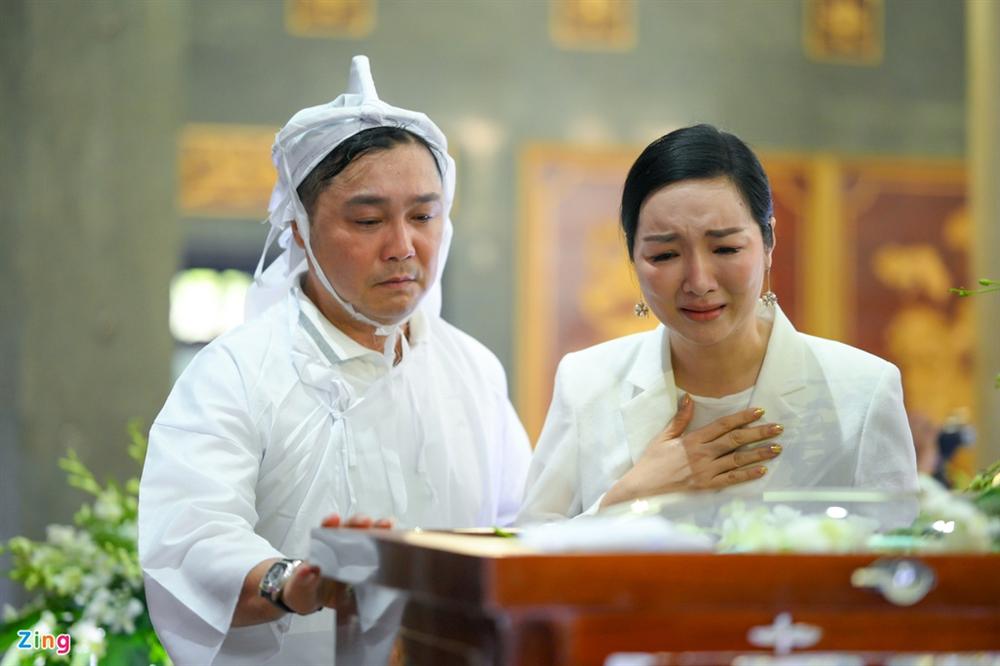 Việt Trinh, Giáng My khóc trong tang lễ NSND Lý Huỳnh-8