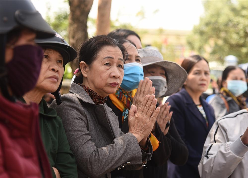 ĐAU ĐỚN KHI ĐI QUA 2 HÀNG LINH CỮU-2