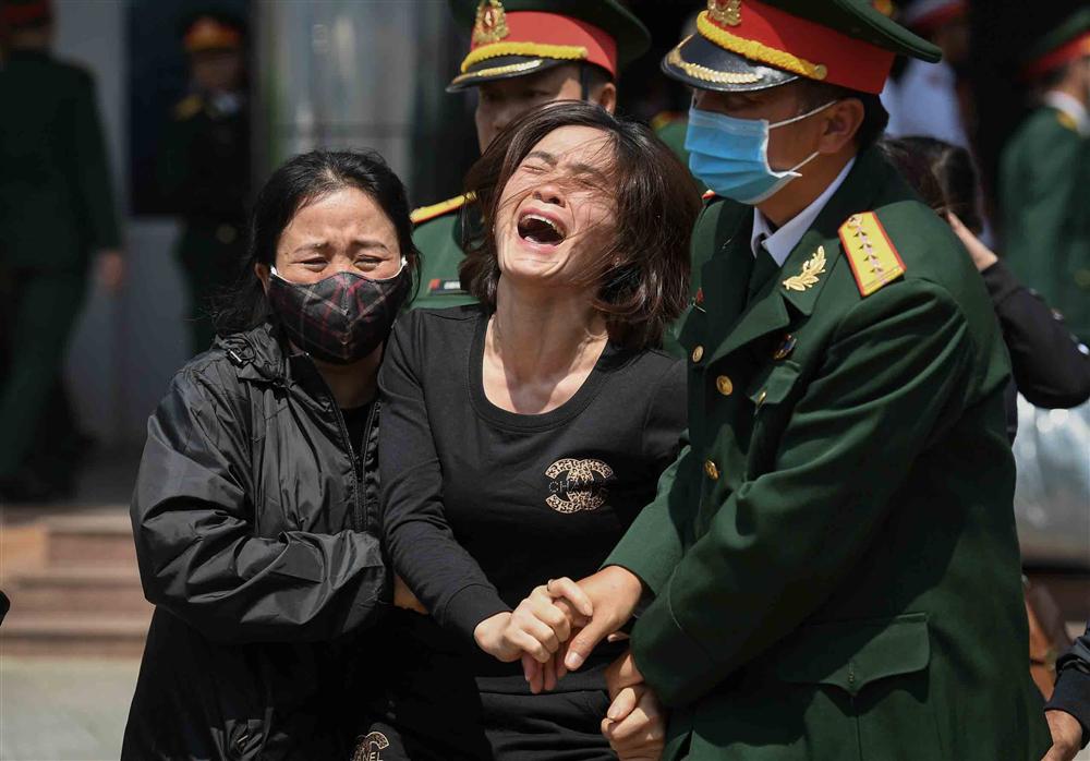 ĐAU ĐỚN KHI ĐI QUA 2 HÀNG LINH CỮU-1