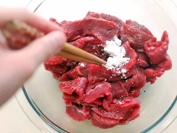 Đừng đổ rượu không dùng hết đi, hãy cất vào tủ lạnh, sau một đêm thành nước thần của nhiều đồ vật-4