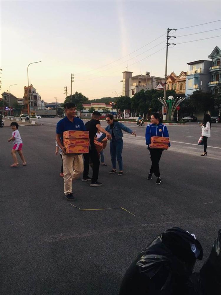 Chuyện hi hữu: Phát hiện 8 triệu đồng trong chiếc áo cũ bà con đem từ thiện, dân mạng liền xôn xao quỹ đen của anh chồng nào vậy?-3