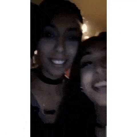 Được bạn gửi cho đoạn clip, người phụ nữ hoảng sợ tột cùng khi phát hiện bóng dáng kì lạ phía sau, dân mạng cũng bị dọa chết khiếp-1