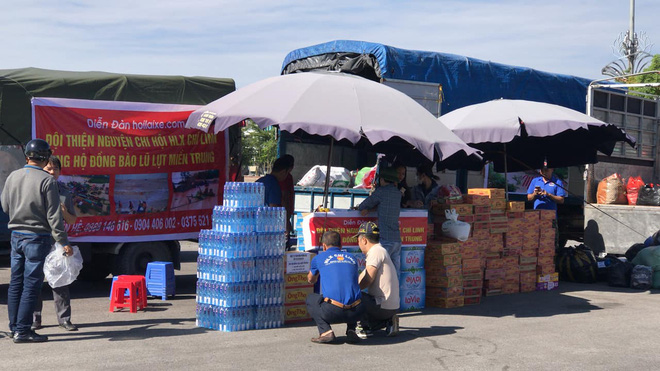 Phát hiện 8 triệu đồng trong chiếc áo cũ được đem đi ủng hộ, đoàn từ thiện có hành động đẹp khiến ai cũng nể phục-2