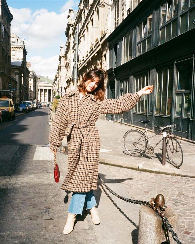 Cô nàng hé lộ bí mật về phong cách Pháp: Chúng tôi ăn mặc đại trà, diện đồ rộng hơn 1 size, và không cố để tỏ ra khác biệt-5