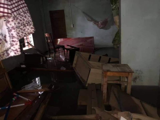 Khung cảnh nhà cửa tan hoang sau trận đại hồng thuỷ ở Quảng Bình: Tài sản bị ngâm nước nhầy nhụa bùn đất, thóc mọc mầm, vật nuôi chết hàng loạt-26