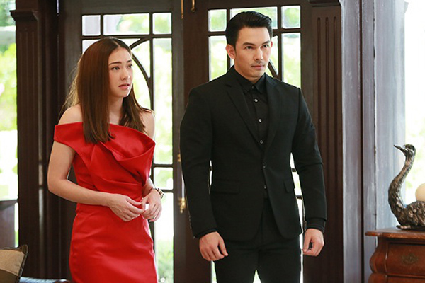 Nhà chồng hào phóng lo hết chi phí đám cưới cho nhà gái, đêm tân hôn bố chồng gõ cửa đưa cho tờ giấy vừa nhìn vào tôi đã đứng không vững-1